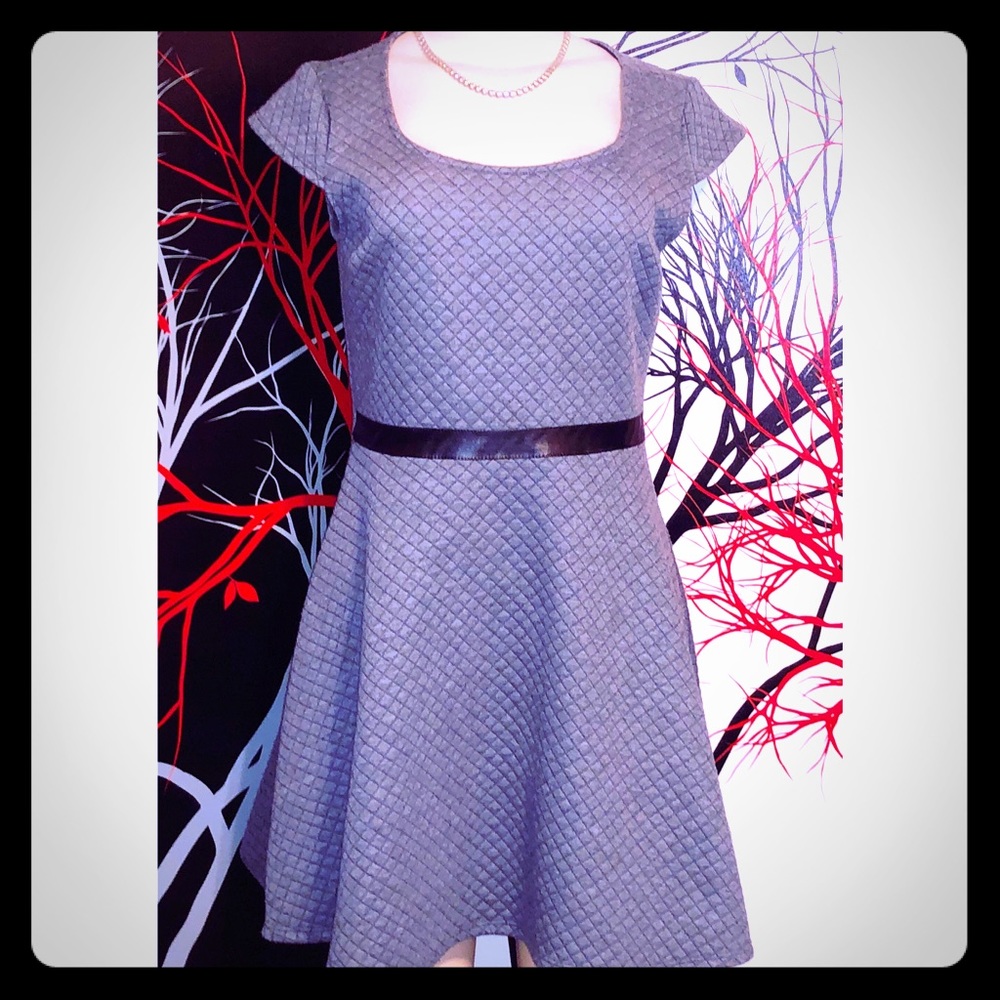 ❤️2/$20 Cute gray quilted pattern baby doll dress